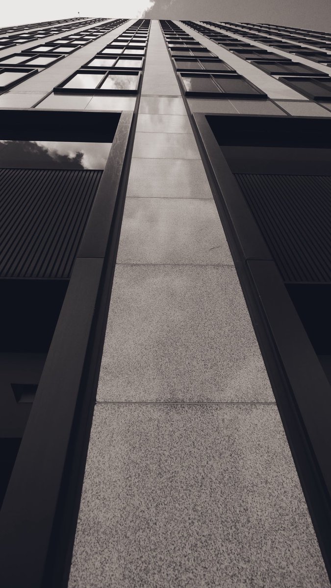 Gordonami64's tweet photo. Look up… what do you see? https://t.co/XD3WrC21o8