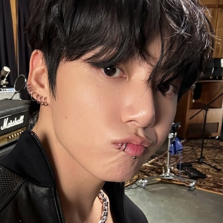 iS2jimo's tweet photo. #aujikook ou #jikookau | lerdinho
[few tweets au]

onde jimin quer jungkook. mas jungkook demora demora a entender isso. https://t.co/3m1J0Hqm3j