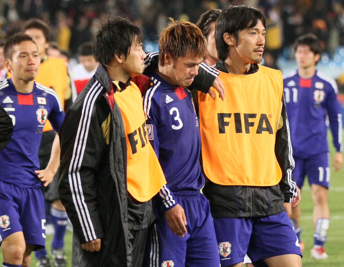 RESPECTion2026's tweet photo. ** ┈┈┈┈┈┈┈┈**
RESPECTion!フォト
2010年サッカーＷ杯南アフリカ大会、決勝トーナメント１回戦で日本はパラグアイに惜敗。ＰＫ戦でただ一人外した駒野（中央）は誹謗中傷を浴びた
** ┈┈┈┈┈┈┈┈**
#RESPECTion
#リスペクション https://t.co/49VydzOGOg