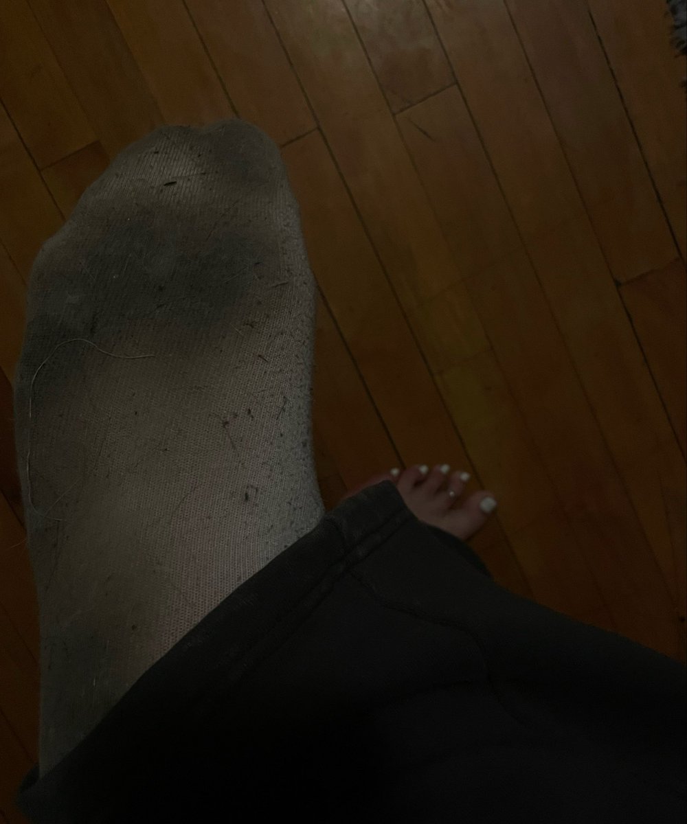 brattybrookieee's tweet photo. i dont know why i even bother buying white socks https://t.co/a4JCVGncMh