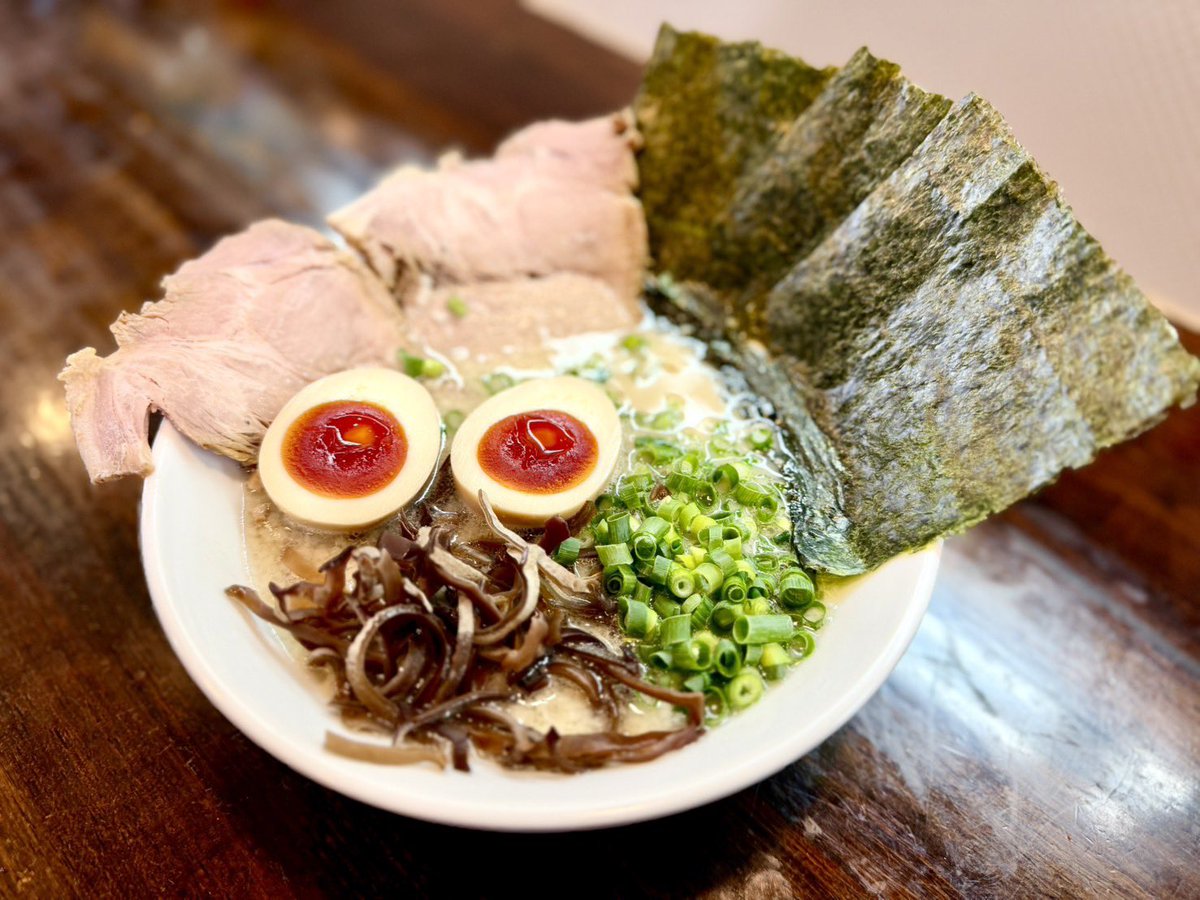 umakamaru's tweet photo. ６月５日 金曜日

※食材無くなり次第閉店致します

[営業時間]

昼の部　１１時〜１４時

夜の部　仕込みの為　臨時休業

#うまか丸 #厚木 #ラーメン https://t.co/kltHB75iij