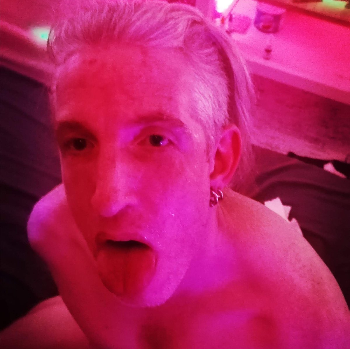 DevHoleBitch's tweet photo. @Straightcashger Hi alpha ich wäre stolz auf job als devote nutte vor der Kamera Job zu machen https://t.co/HQvzUCAKNR