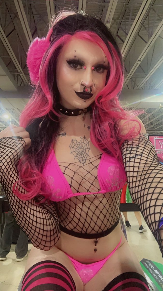 spxrklybrat's tweet photo. one week left 🩷🖤 vote for me !! 
https://t.co/ty9Il5V56F https://t.co/GrGsH1iih6