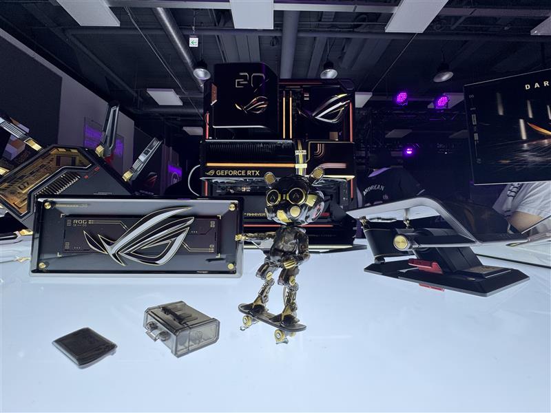 ASUSROGJP's tweet photo. 全部ほしい🥹💸

#ROG20thAnniversary #ROGComputex2026 #ROGEdition20 https://t.co/NroEV98IAY