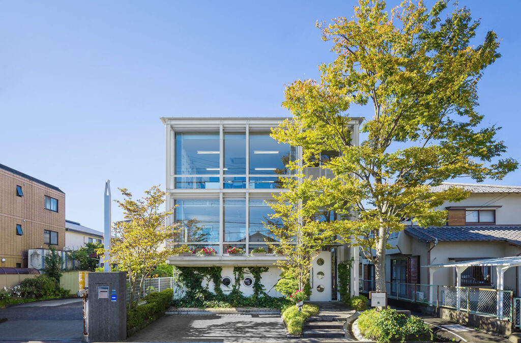 job_archiphoto's tweet photo. 【建築求人情報】

静岡を拠点とし、長く地域に愛され“使われ続ける建築”を手掛ける「高橋茂弥建築設計事務所」が、意匠設計者（2027年新卒・既卒・経験者）と 構造設計者（経験者）を募集中

https://t.co/OWXpx7aC8V

by @archiphoto #ad https://t.co/KChnw4f0dr