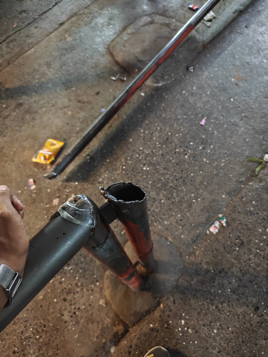 Deepstax's tweet photo. I went ghatkopar west station today for Airport 

Mene dekha hai Bus stop was broken and very sharp that anyone can get hurt , mene logo se pucha they say it's been 2 month the bus stop was broken

Almost 1000+ people stand here daily  for bus no 340 &amp; 331 @mybmc @MumbaiPolice https://t.co/ZzXo5bj8ku