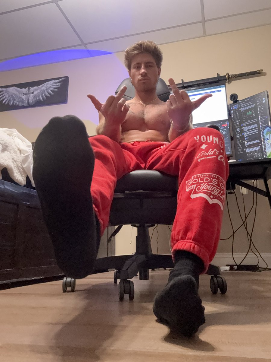 MasterJockPromo's tweet photo. Daddy is back!!! Master Colt @MasterColt2 is the best Master and the King of FinDom. Master is super dominant, cocky and masculine. Master's handsome face, dominant personality, godly feet, bulging biceps, and athletic body are unmatched. Approach Master respectfully. Serve, obey, and worship the King! Let's make the King rich and famous again!