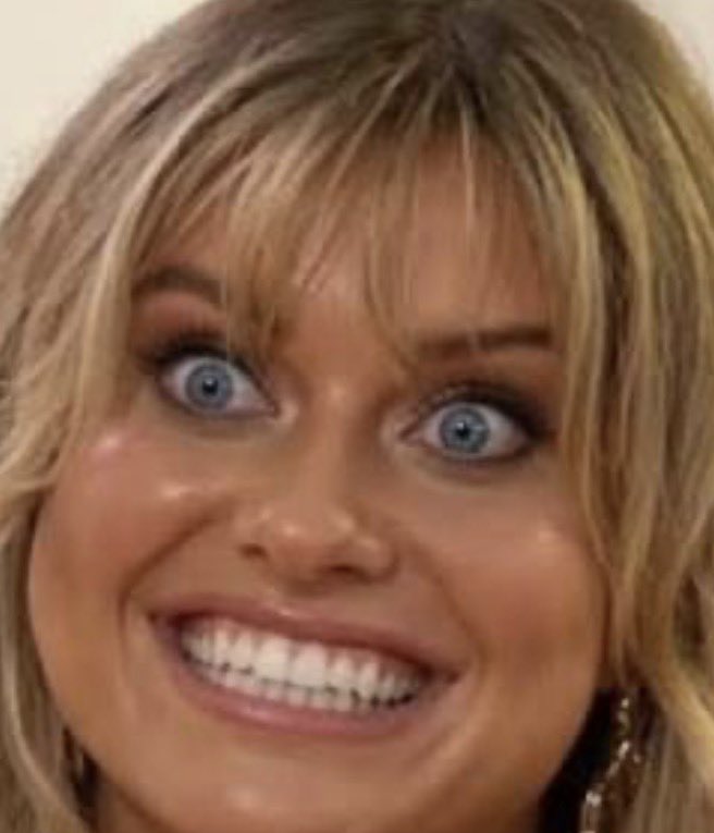 QueenVersachi's tweet photo. ok hear me out cause ik im not crazy… 🫣#loveislandusa https://t.co/l5REBCriLu