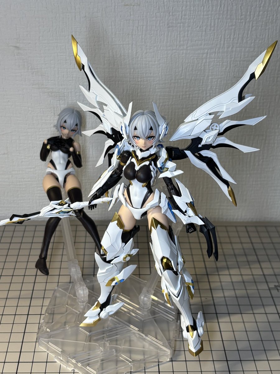 MEST8638's tweet photo. @oyasan1224 自分のではないんですけど
友人に又関節の修復頼まれたので
非武装素体の又関節を30MSのものを
加工してつけてあります。

塗装済みパーツの内側を削ったりと
ひと手間加えるのを怠らなければ
いいキットですよね https://t.co/k2VN9tXEbm