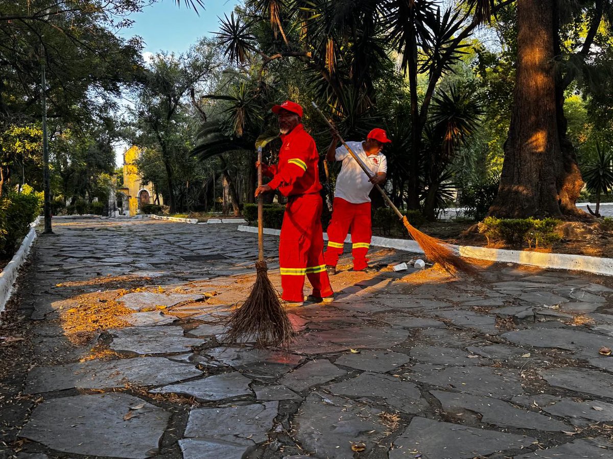 RadiografiaInfo's tweet photo. 🟢 Nancy Núñez anunció una nueva estrategia de mantenimiento para el Centro Histórico de Azcapotzalco.
🧹 Una brigada vespertina reforzará limpieza y recuperación urbana; además llegará el #CaminoDePaz a avenida 22 de Febrero. 💡
#Azcapotzalco #CDMX
 https://t.co/zkvQk3QX0X https://t.co/UXWVAl02hf