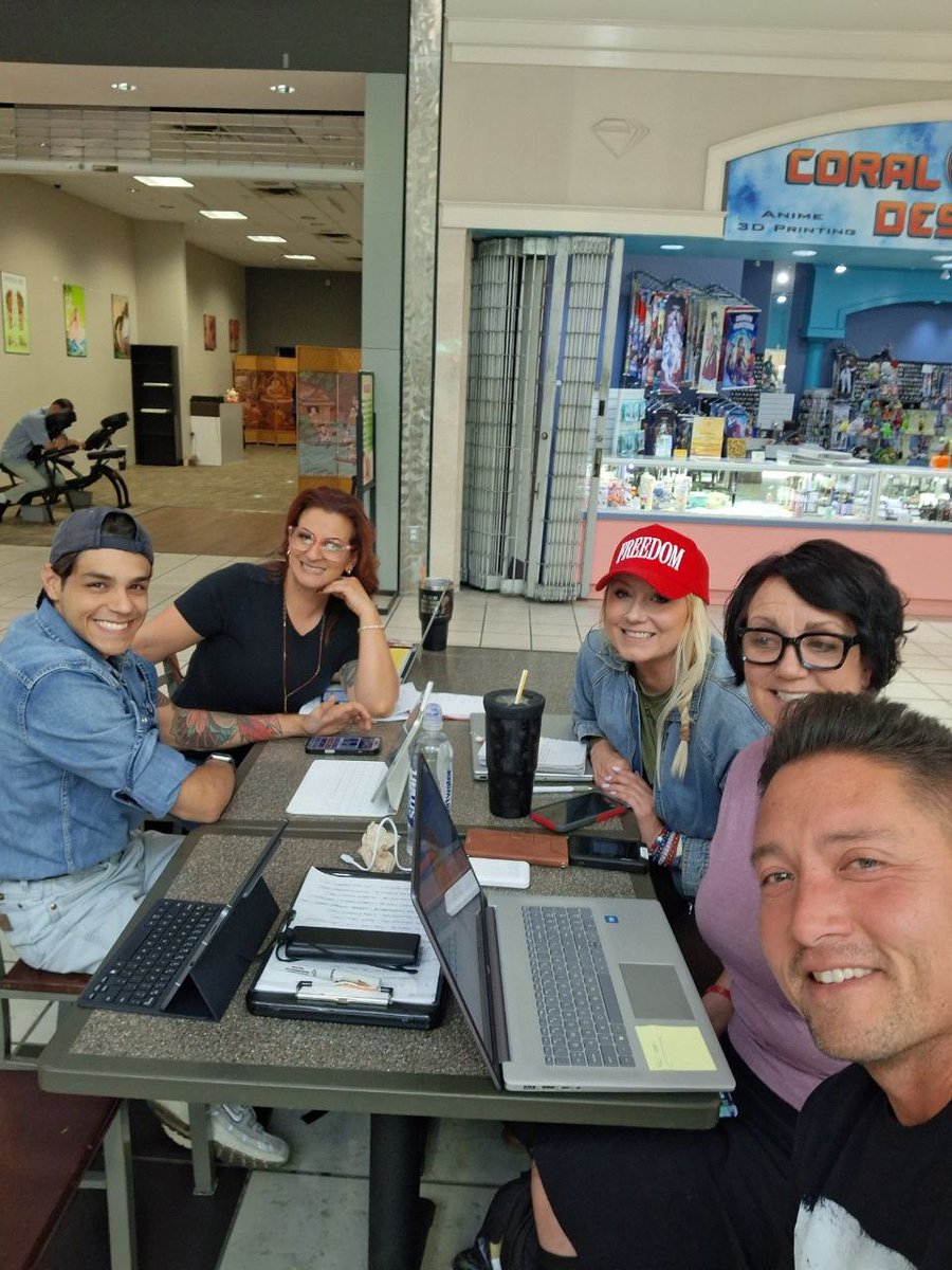 CherylCaswellAZ's tweet photo. 👣Every morning David posts an inspiring message to the team,
💯Everyday team lead Eric mentors the Gadsden team,
☀️Everyday Jennifer, Lacey, Lisa, Jaqi, Tonya, and Daniel are engaging with their voters and.
➡️Everyday, rain/shine our team is working to Save America!🇺🇸 @TPAction https://t.co/Vu0Nc2vtdD