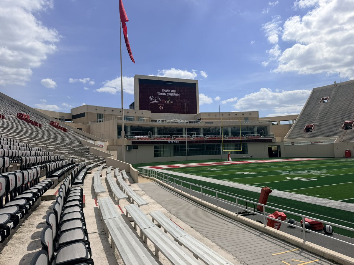 DeanSchnitzler7's tweet photo. Had an amazing camp experience today at @IndianaFootball thank you @Coach_AHiggins for the invite and amazing hospitality as well as the tour of the facilities!!!
@Coach_B10 @CoachGray70 @coachgrantcain @jacksonmeerdink @jjdwyer_91 @TDHunterQB @MoellerFootball @MoellerHS https://t.co/wEfjqvgIUl