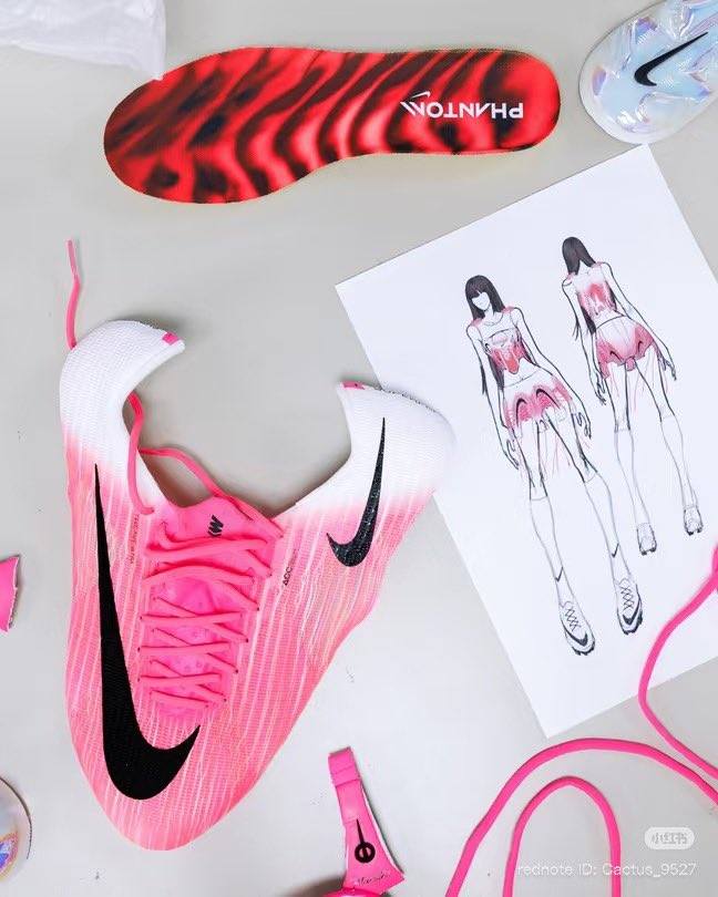 LaliceUpdates's tweet photo. #LISA’s custom look is made out of upcycled football cleats from the Nike Mercurial Superfly 11 Elite and IWANNABANGKOK© co-create with nanist! 

“For Nike's World Cup project "Rip the Script," Nike teamed up with Thai avant-garde fashion brand IWANNABANGKOK, using the Mercurial Vapor as their inspiration to create a custom look for LISA.

The dress features a faux two-piece design that totally captures that athletic speed vibe. Every detail was carefully crafted by taking apart and reassembling the original: the body and hem have these casually draped cords, the chest has direct-inlaid sneaker laces, and the dress completely replicates the lacing structure of the shoe upper. Instead of going for a typical collab with lots of prints, this whole outfit is basically turning the Vapor's sneaker structure into fashion design language.

… the whole outfit was completed in just 24 hours, which totally matches the "speed" concept that the Mercurial series is all about.

Behind this eye-catching final piece is a long-standing creative connection between the two parties.

IWANNABANGKOK also mentioned in an interview: this experience was incredibly valuable, and when you work with partners who share the same vision, inspiration and surprises just happen naturally…”

@Nike @nikefootball @wearelloud 

#FIFAWorldCup @FIFAWorldCup 

LISA WITH NIKE FAMILY  
#LISAxNIKE