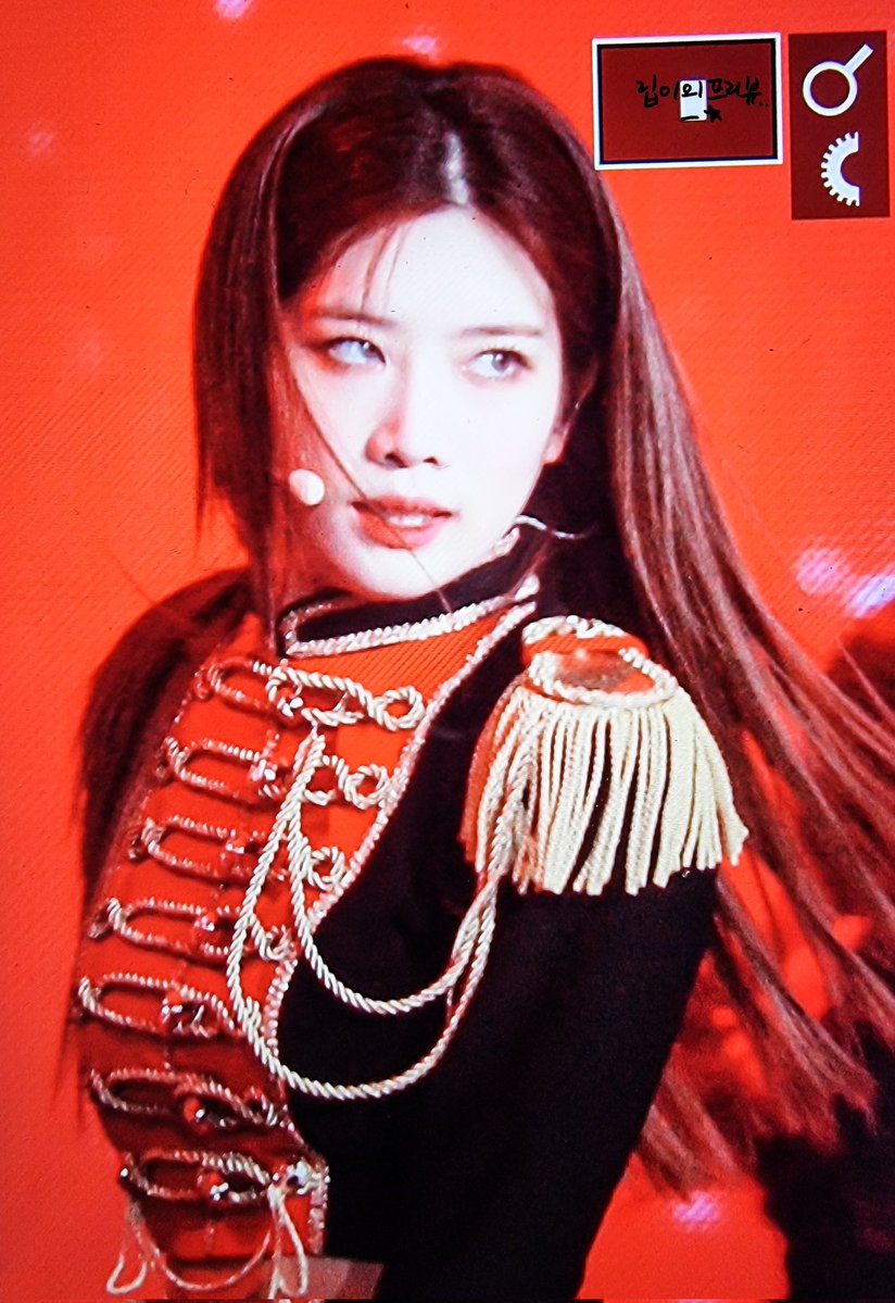 kimlipagenda's tweet photo. This himeko and this kim lip. Crack cocaine https://t.co/h2AlOZHt2G