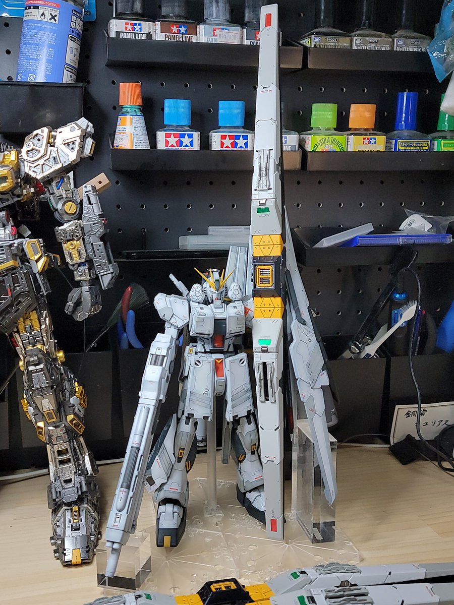 __PP__GG__'s tweet photo. PGU νガンダム全塗装進捗

やっとフィンファンネル完成

改めて長さにビックリです😂以前作製したMG νガンダムでサイズ比較

次は外装やっていこ😆 https://t.co/fV3bQc65Y9