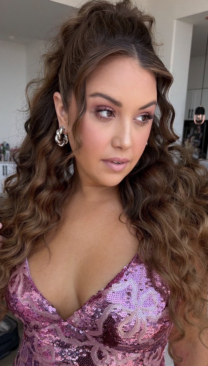Alexandra Kay tweet media