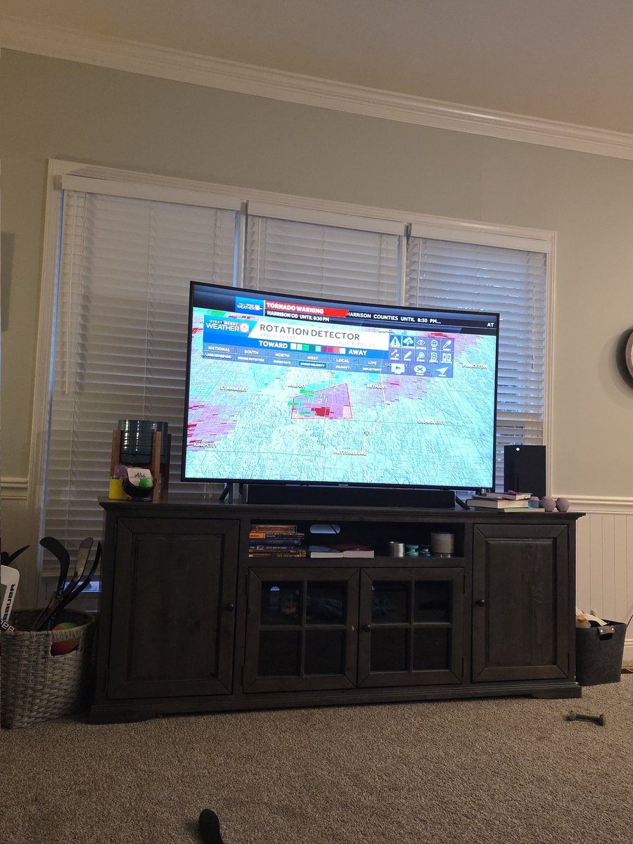 apatonai's tweet photo. Im stuck watching the weather... #StanleyCup https://t.co/wh46RK6Oh3