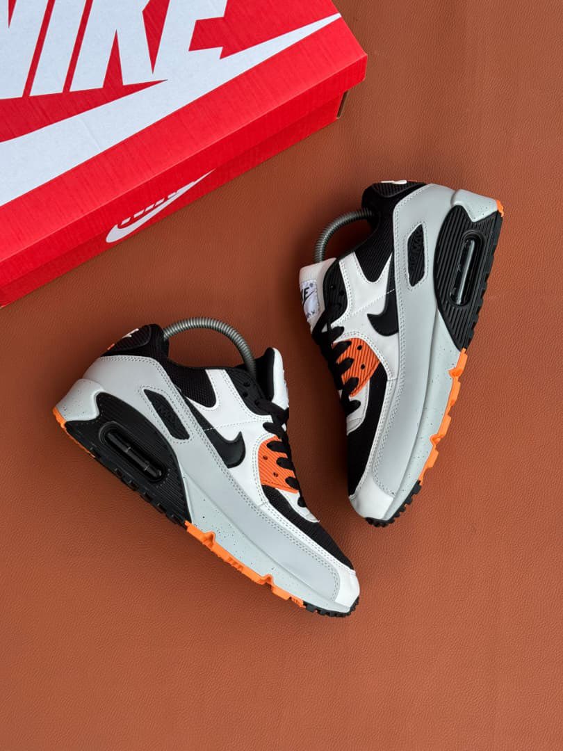QueenOnlineBiz's tweet photo. Please Repost🙏

#BEST SHOES🔥🛍️

✅Size   40/41/42/43/44/45

✅Price      75,000/=

https://t.co/j9XGg8BmWa
📍Kariakoo https://t.co/0JQJDIW77n
