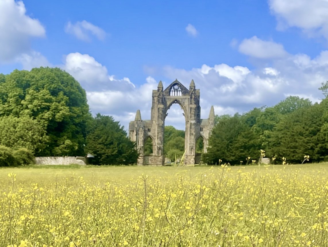 NickyJohnsonNY's tweet photo. Wishing you a fabulous Friday from North Yorkshire 😊 https://t.co/8znP2VAe9s