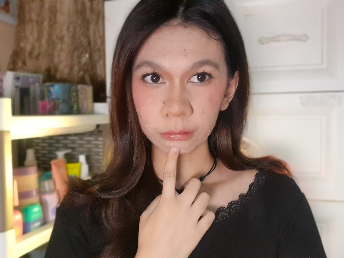 arcceliaa's tweet photo. BRAND LOKAL SEMANTEP INI?!!

Akhirnya nemuin loose powder yang acne prone skin friendly + FINISHNYA SUPER FLAWLESS bikin makeup keliatan aluss poll💯 https://t.co/L8wrlhMPeA