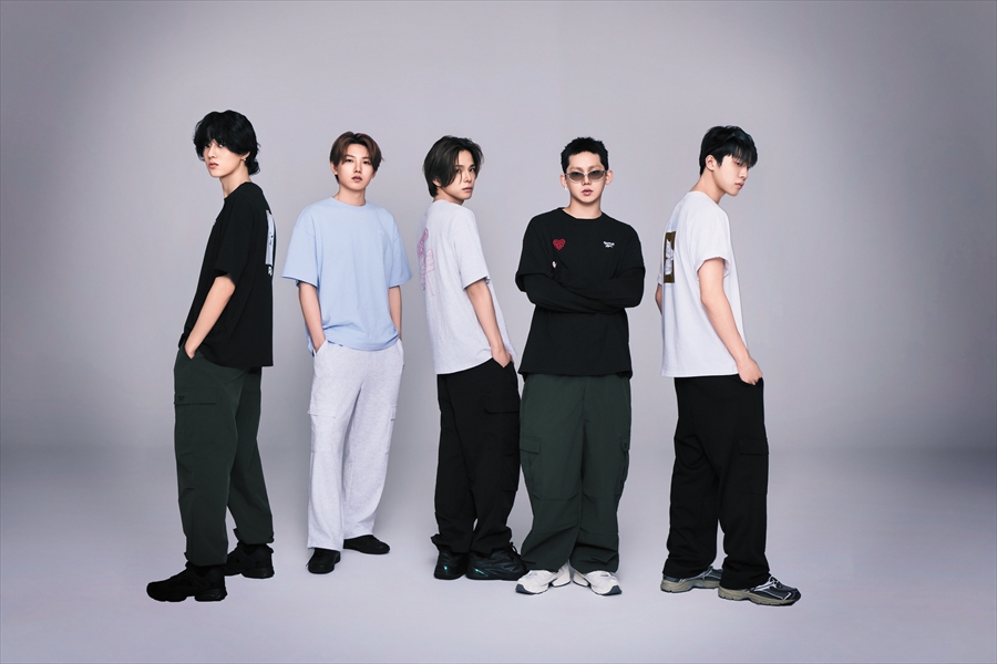 oricon's tweet photo. TREASURE、Reebok（リーボック）
新ビジュアルモデルに就任❗️

グループ7年目の夢語る
「日本で単独スタジアム公演を」

✍🏻コメント全文
https://t.co/Wh9FI3dfW7

#TREASURE @yg_treasure_jp @ygtreasuremaker https://t.co/dNHXgaYlYc