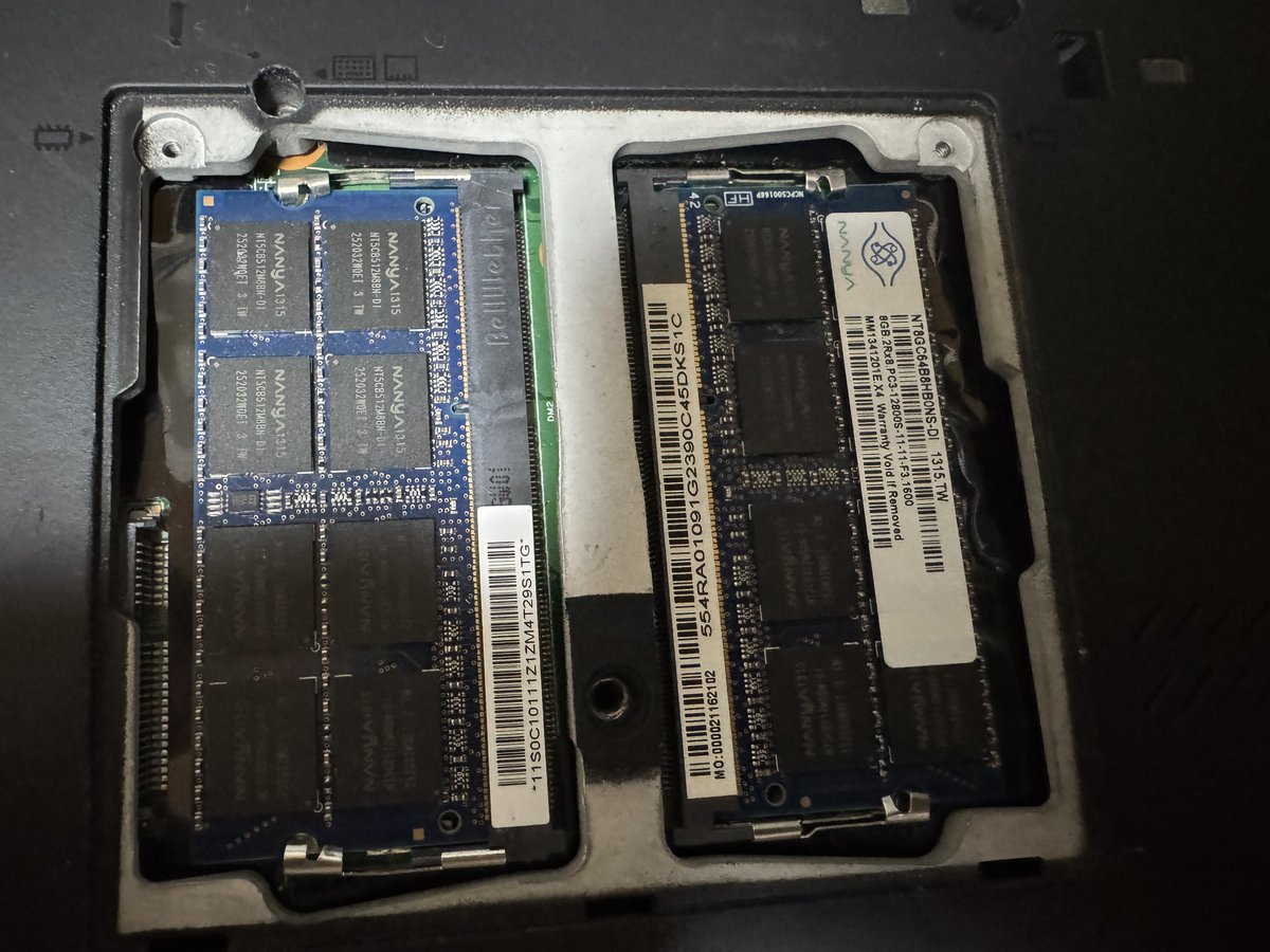 SocketT_P4PDPEE's tweet photo. ThinkPad X230の魔改造にやっと着手したが…
パーツの相性なのかクローンソフトが悪さしてるのか知らんけどなかなか安定してくれないw https://t.co/KYWjODsNCG
