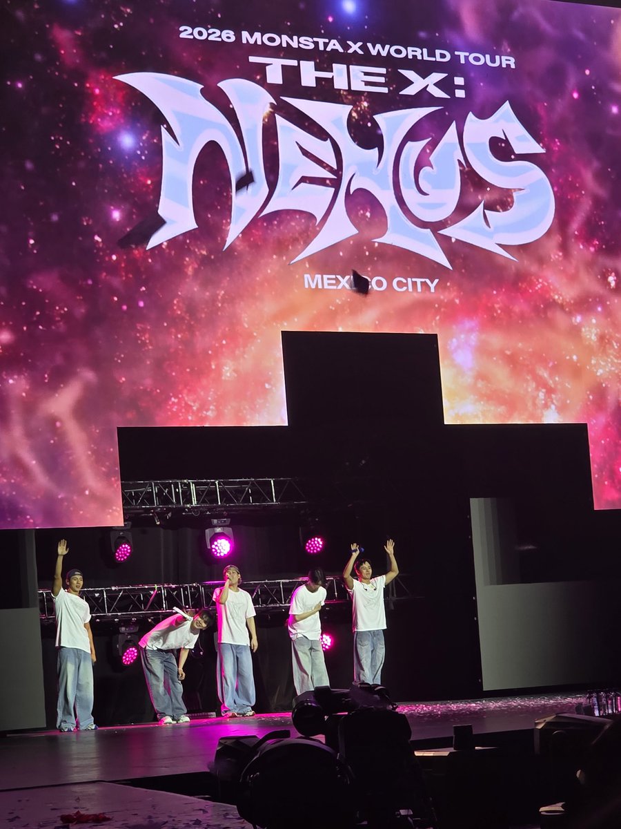 jyhluvz's tweet photo. Monsta x fue de los primeros grupos que conocí y seguí,  fueron mi primer concierto de kpop y de verdad los amo mucho.  Esperé 9 años para volver a verlos ❤️❤️ y fue uno de los mejores conciertos 

#MONSTAXinMexico #Monstax https://t.co/HFXxHBWOLn
