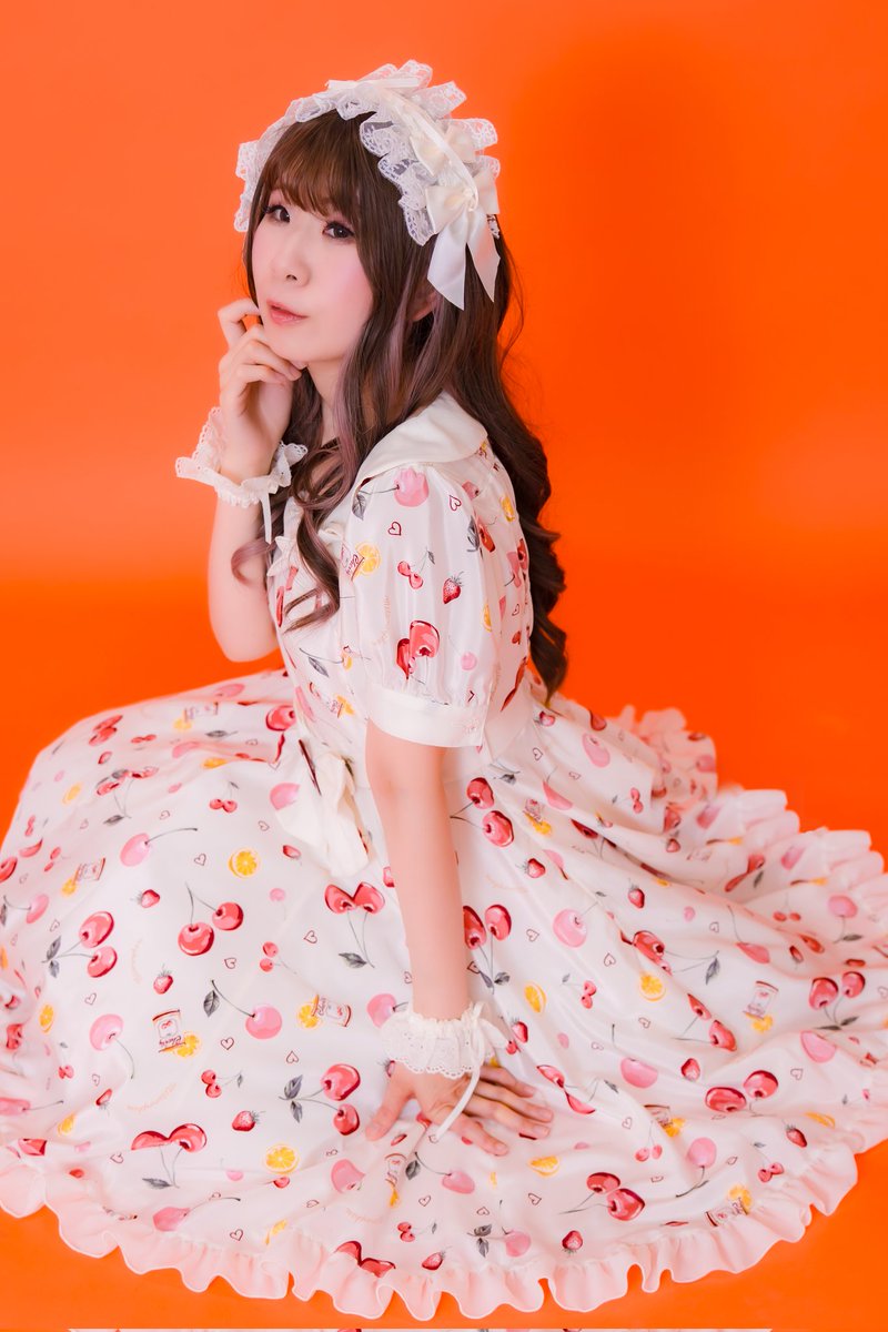 yyyyuna_tFFFF's tweet photo. 【ロリィタ/ポートレート】
floating heart cherry🍒🧡
camera:@gazirock
studio:@Glarastudio
これは横からver🌈✨
#portrait #ポートレート https://t.co/dCqZLbSTFF