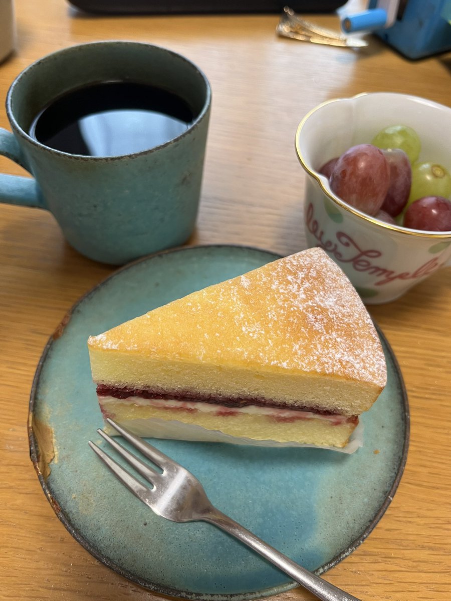 chocoholicc's tweet photo. ずっと行きたかった西日暮里のCha Teaさんでスコーンとヴィクトリアサンドイッチ、紅茶を購入
ここのスコーン本当に美味しい。ずっしり系。 https://t.co/OsbasdpMfr