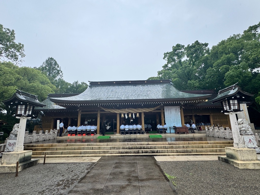 koshi_fvc's tweet photo. 6月2日、熊本県護国神社で熊本県消防殉職者慰霊祭が行われ団長が出席しました。消防・防災活動の最前線で尊い命を全うされ、殉職された方々のご冥福をお祈りするとともに、その志を胸に、今後も地域の安全・安心のため活動してまいります。＃消防団 ＃消防 ＃慰霊祭 https://t.co/iI5bK50Acg