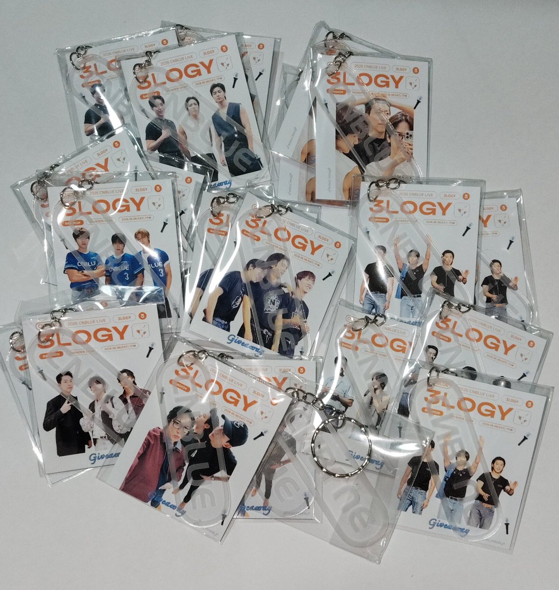 RoseRossu_P's tweet photo. ฝาก GIVEAWAY🎁 ด้วยค่าา
**Keychain**
See U TMR 😘

2026 CNBLUE LIVE WORLD TOUR ' 3LOGY ' IN BANGKOK

#CNBLUE #씨엔블루 #CNBLUE3LOGYinBKK 
#6มิถุนามาเจอCNBLUE https://t.co/XdA3kOAh5U