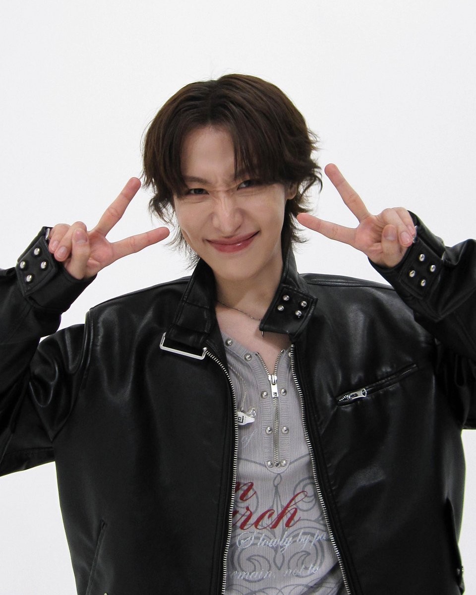 dddm_official's tweet photo. 지도 어플을 왜 써요? 
원위가 제 나침반인데 🧭

#ONEWE | D.STAGE Behind.jpg

@official_ONEWE 

#ONEWE #원위 #ICARUS
#DSTAGE #디스테이지
#dddm #dududomusic #두두두뮤직 https://t.co/PqqM7WtS40
