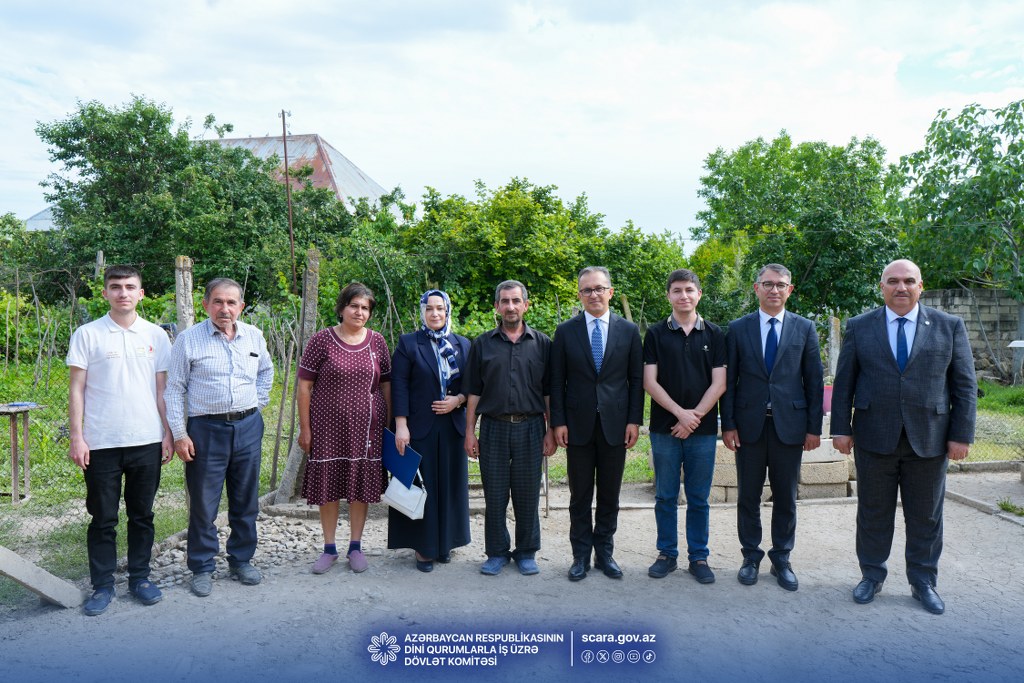 mdtf_az's tweet photo. Dövlət Komitəsinin sədri Ramin Məmmədov Şəki şəhərində Aİİ-nin “Dinşünaslıq” ixtisasının IV kurs tələbəsi Amin Əlizadənin ailəsini ziyarət edib.

Ətraflı: https://t.co/iOO2xy3sgl

#diniqurumlarlaişüzrədövlətkomitəsi #azərbaycanilahiyyatinstitutu https://t.co/rGwrrFTP4s