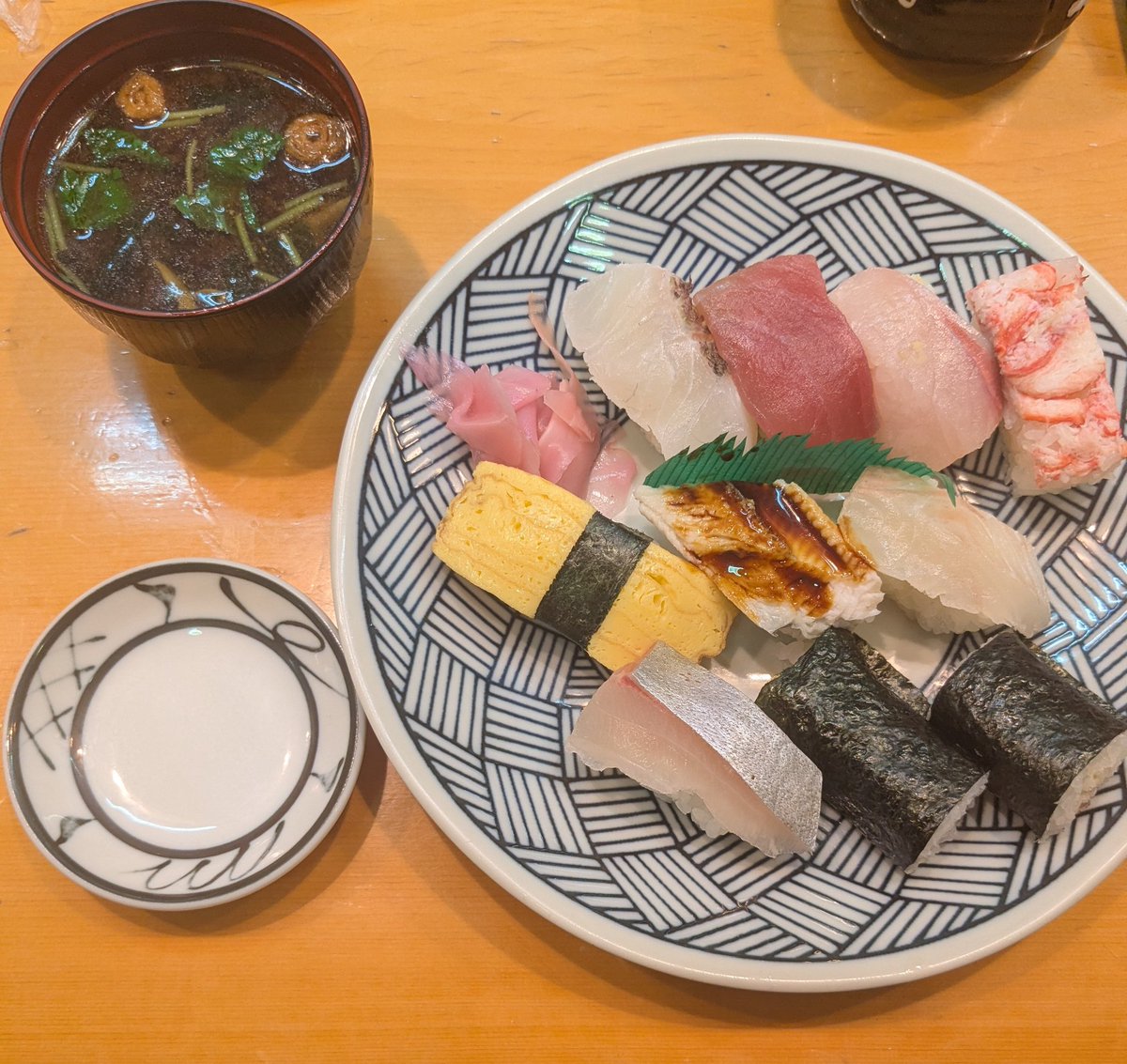 PutPickPP's tweet photo. 近くのごはん https://t.co/tDrURQTwyW