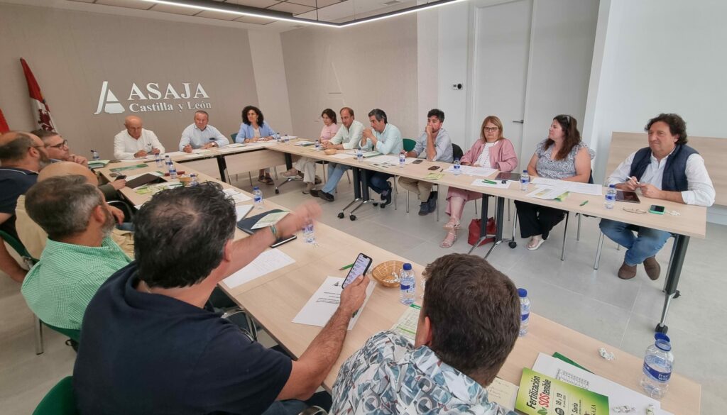 ASAJAPALENCIA's tweet photo. La cosecha de cereal arranca en Castilla y León con hundimiento de las previsiones
https://t.co/xrluNXy4qJ https://t.co/ihNBMpvdu8