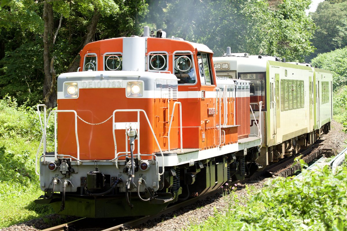 F5001224's tweet photo. 盛岡DE10 1763&amp;キハ100-46&amp;キハ100-201
廃車配給 https://t.co/e3KfqnlkWq