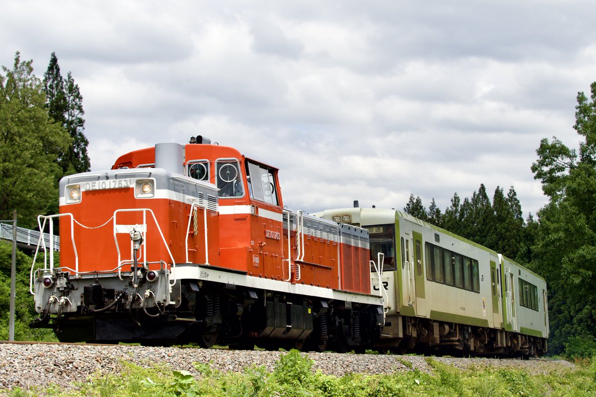 F5001224's tweet photo. 盛岡DE10 1763&amp;キハ100-46&amp;キハ100-201
廃車配給 https://t.co/e3KfqnlkWq