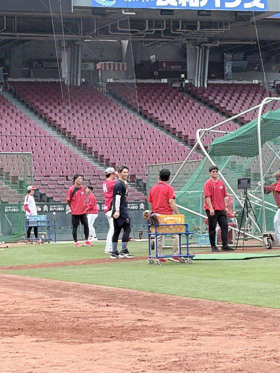 tssspolovers's tweet photo. 今日からオリックスとの3連戦💪
練習中、西川龍馬選手が来ていました⚾️

#carp #スポラバ https://t.co/HJ5BEnIArz