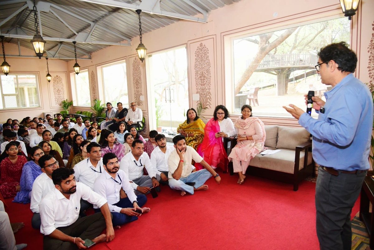 HcmRipa's tweet photo. HCM RIPA Literary Club was inaugurated during the State Services Foundational Course. ‘Shabd Sadhna’ featured poetry, ghazals and book reading. Club office bearers: Richpal Godara (President), Parul Chaudhary (VP) &amp; Kartik Gudeshwar (Secretary). @svoruganti1466 @DIPRRajasthan https://t.co/nsQX772Yan