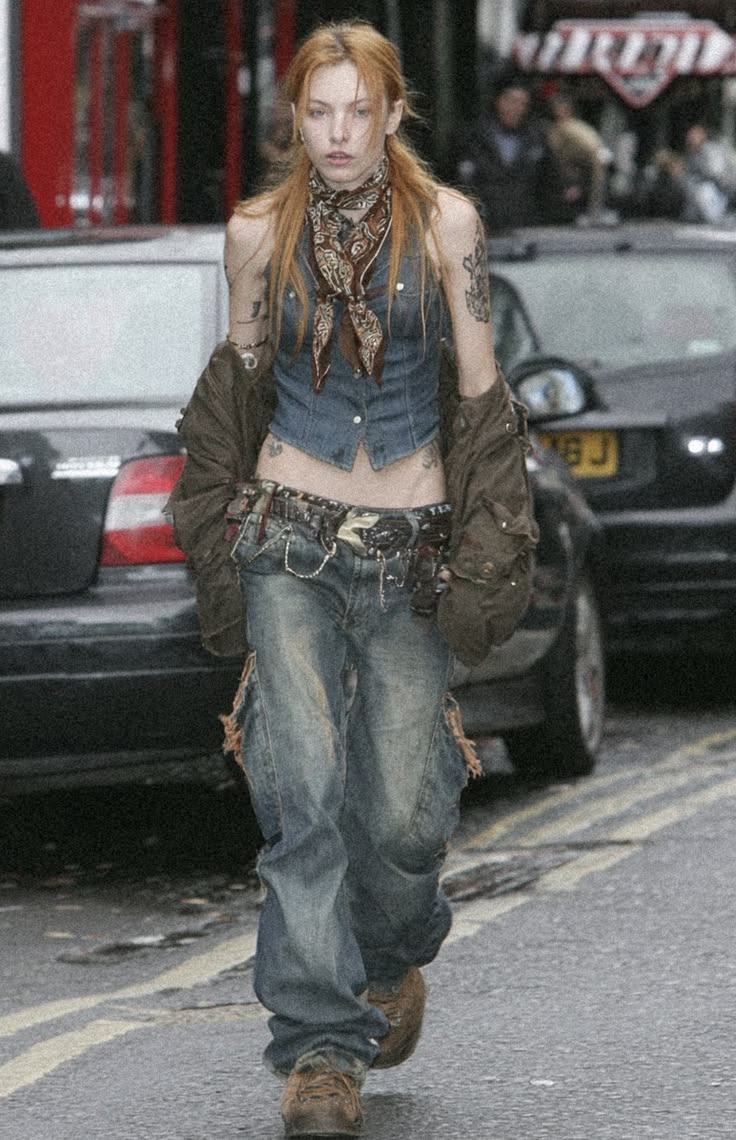 VistaVoid's tweet photo. Late 90s and early 2000s street style aesthetic. Pure nostalgia. https://t.co/8GMHKEMXqw