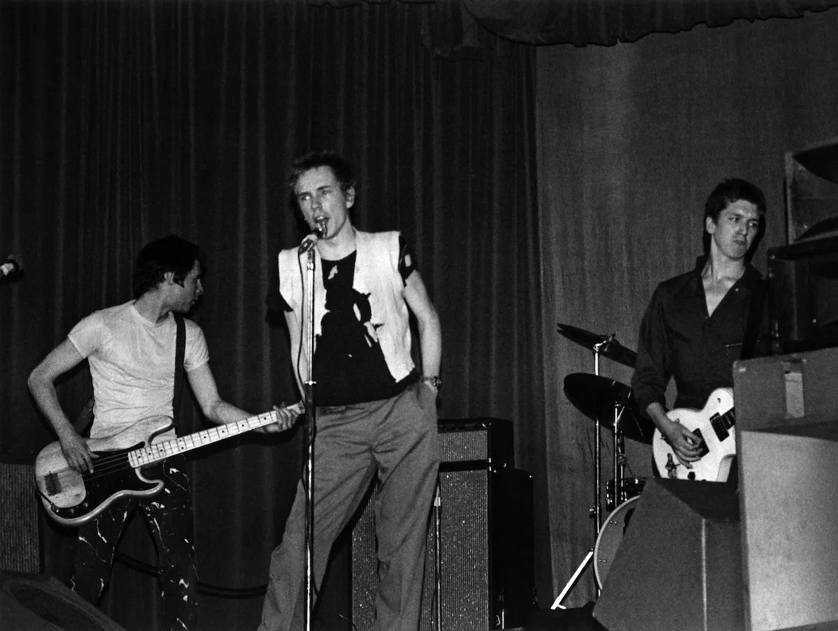 northlancing's tweet photo. It’s been 50 years since the ‘most important concert of all time’... and everyone who saw it would fit inside Bad Bunny’s ‘casita’

On June 4, 1976, the Sex Pistols played a concert in Manchester before a handful It would change the course of rock music

https://t.co/fzk4MLu4Zh https://t.co/18c3VloRnQ