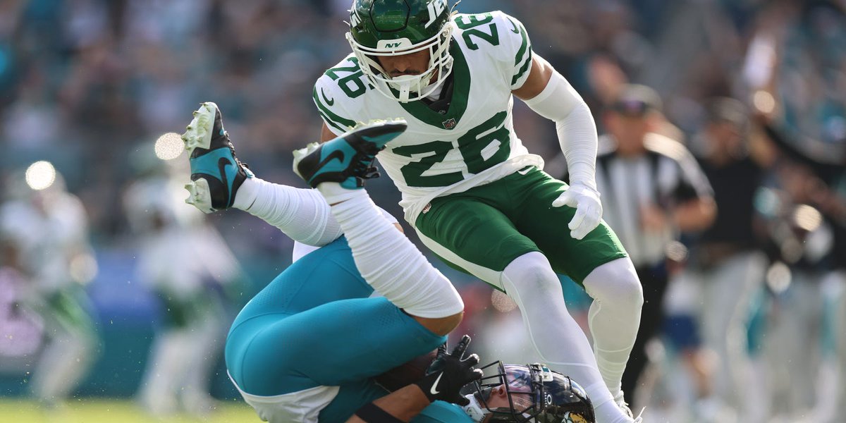 Cards_Wire's tweet photo. Newly signed Isaiah Oliver has experience on defense and special teams.

📸 Mike Carlson, Getty Images https://t.co/Az1Ah2LasC https://t.co/TFV2kYy05C