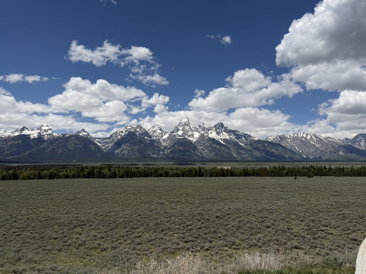 Jaspell's tweet photo. I wish there were still places in the US where one could reasonably buy thousands of acres with this view. https://t.co/7nXOpxBuxc