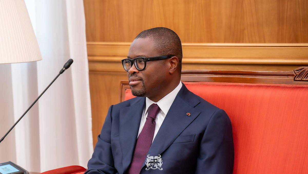 PresidenceBenin's tweet photo. Après avoir reçu la délégation du Conseil supérieur de mise en œuvre des résolutions du CST de l’Église du Christianisme Céleste (ECC), le #Prbenin @WadagniRomuald, a également accordé une audience à une délégation de l'EPMB, conduite par son Pdt. Éminence Amos Kponjesu HOUNSA. https://t.co/9XQnoenA3U