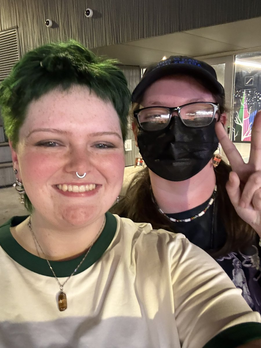 steviestunts's tweet photo. OOMF MEETUP AT LOUIS CONCERT https://t.co/9rpwadtOcg