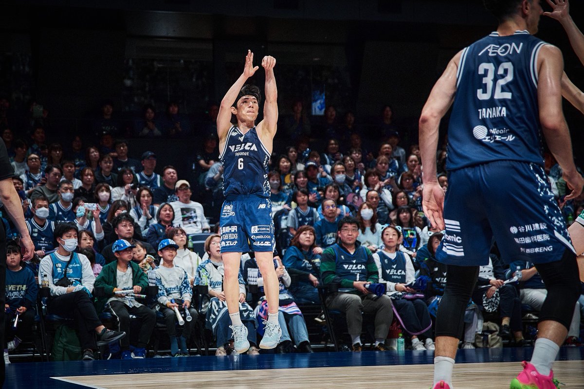 n_velca's tweet photo. THANK YOU YUJI🤝💙
今シーズンより長崎ヴェルカに加入した森田選手。
どんな時でもチームのために「今できること」を追求し、毎日準備をしてくれていました。
森田選手の存在があったからこそ、長崎ヴェルカは最高の景色を見ることが出来ました。

多大な貢献に感謝と敬意を表するとともに、今後のさらなる活躍を心より願っています。

#velca #長崎ヴェルカ #森田雄次