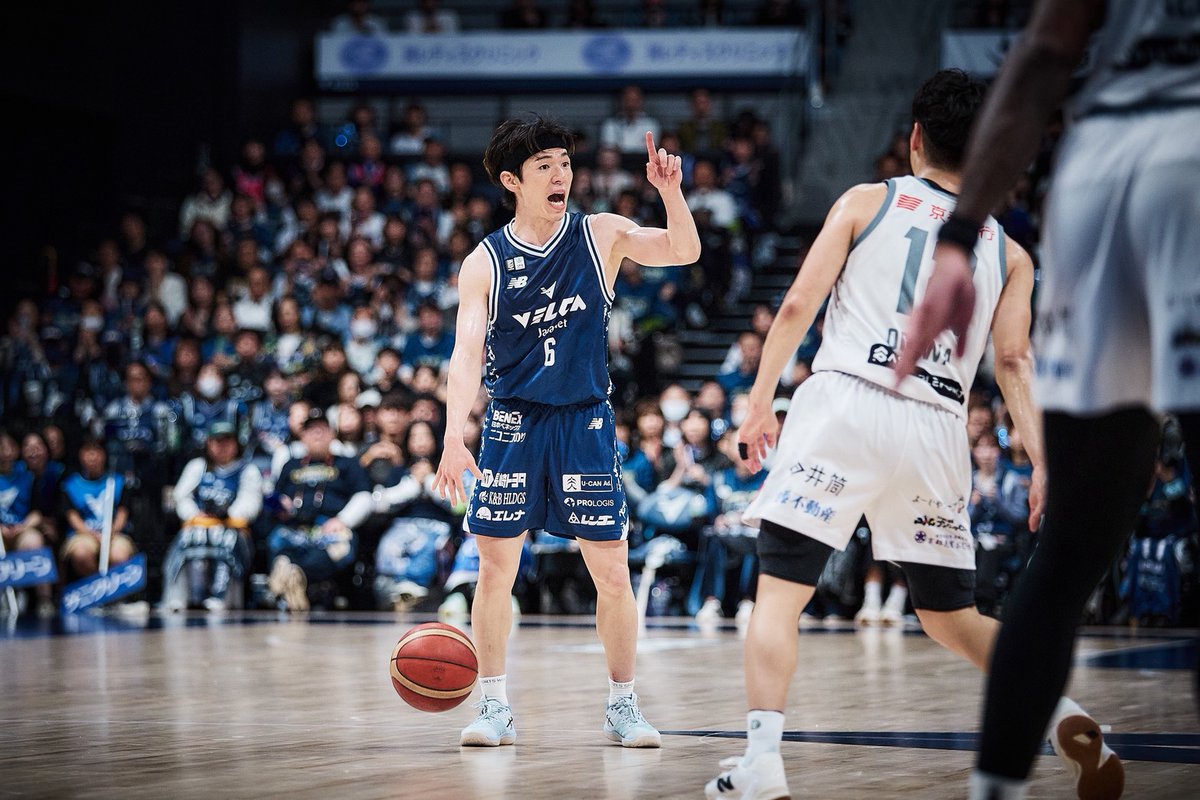 n_velca's tweet photo. THANK YOU YUJI🤝💙
今シーズンより長崎ヴェルカに加入した森田選手。
どんな時でもチームのために「今できること」を追求し、毎日準備をしてくれていました。
森田選手の存在があったからこそ、長崎ヴェルカは最高の景色を見ることが出来ました。

多大な貢献に感謝と敬意を表するとともに、今後のさらなる活躍を心より願っています。

#velca #長崎ヴェルカ #森田雄次
