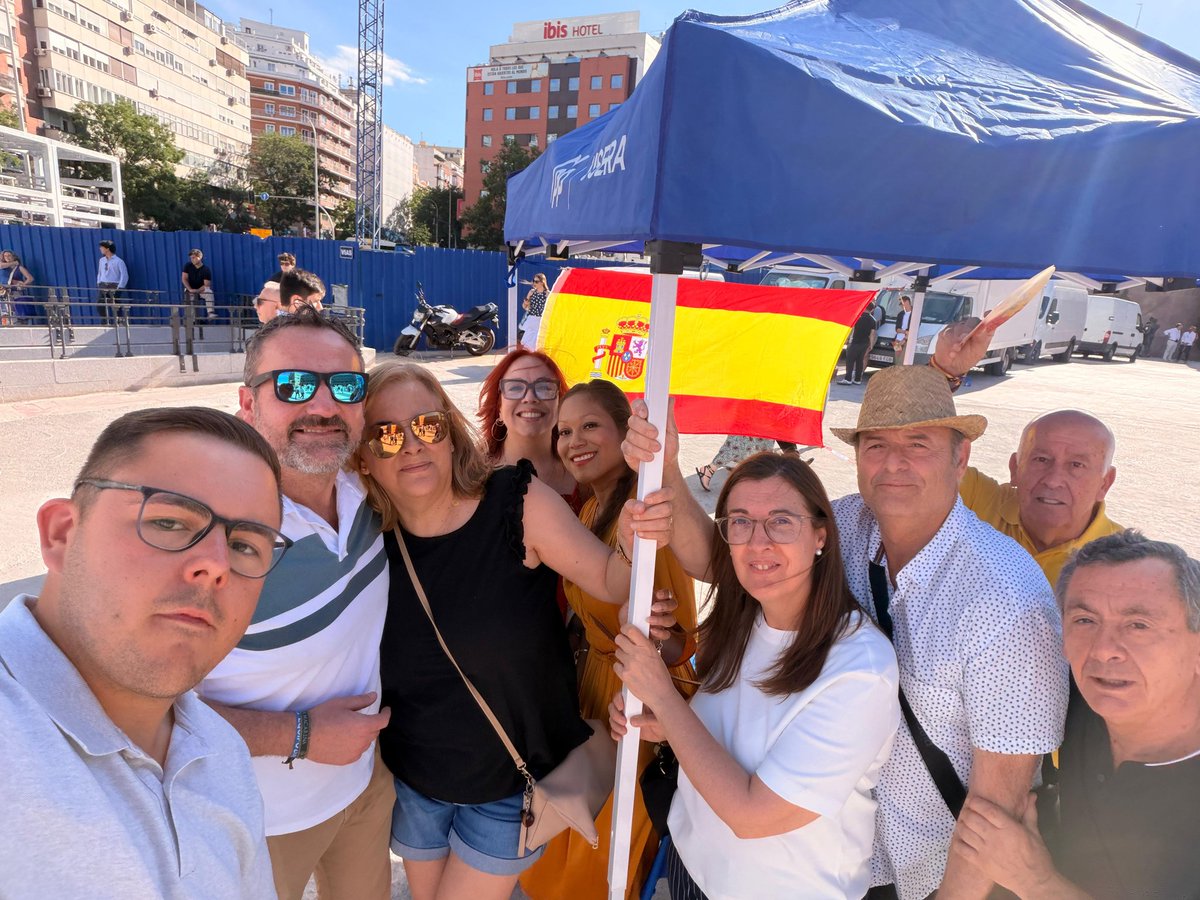 ppopular_usera's tweet photo. #EquipoPPUsera en Las Ventas, compartiendo proyecto, ilusión y cercanía con los madrileños

Celebramos 3 años de una etapa marcada por la gestión, la libertad y una forma de hacer las cosas que ha convertido a Madrid en sinónimo de dinamismo y oportunidades 
#3AñosConGanas https://t.co/R9Ezharvms
