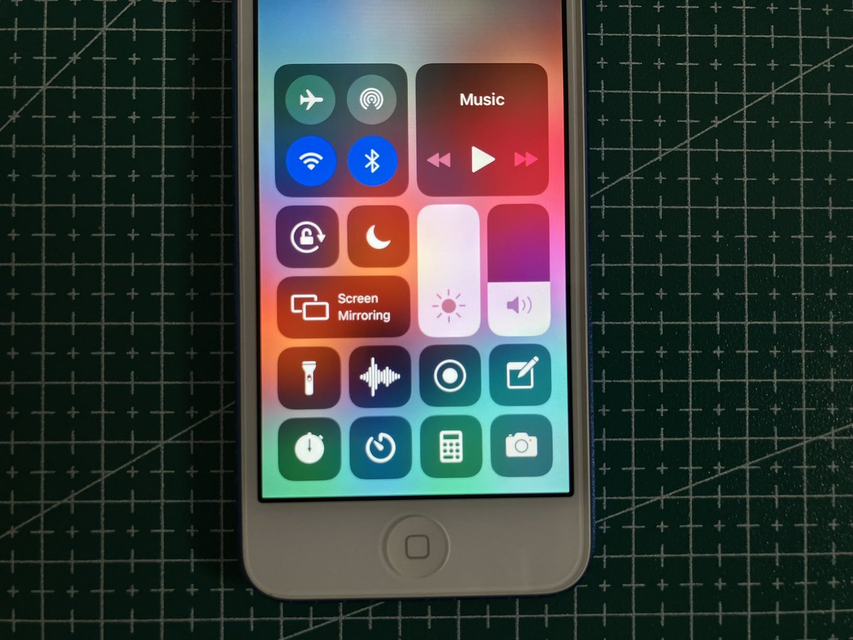 jvepng's tweet photo. iOS 12 is 8 years old https://t.co/dFcj0VefT7
