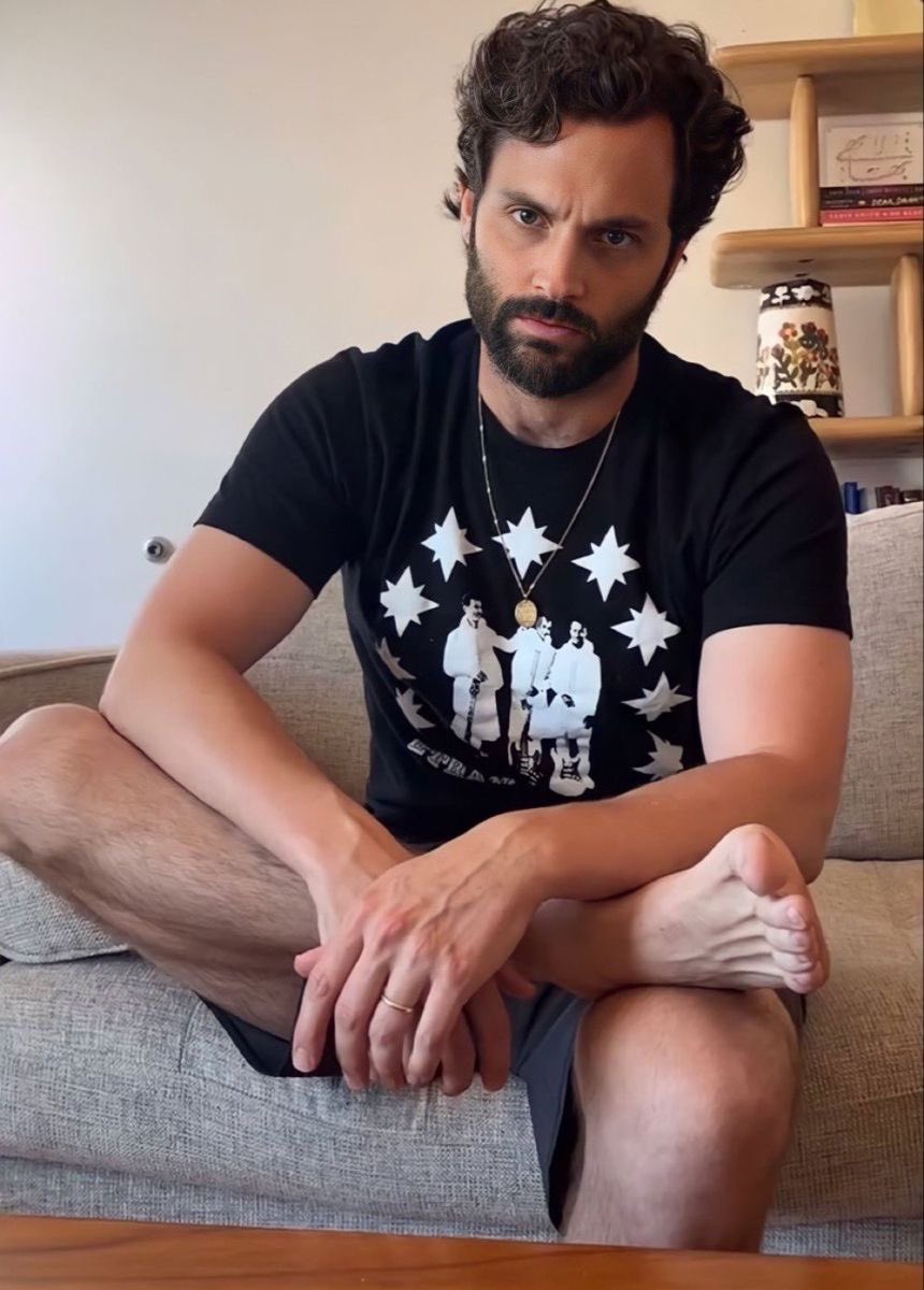TheMale_Central's tweet photo. Penn Badgley https://t.co/9XzTYReZli